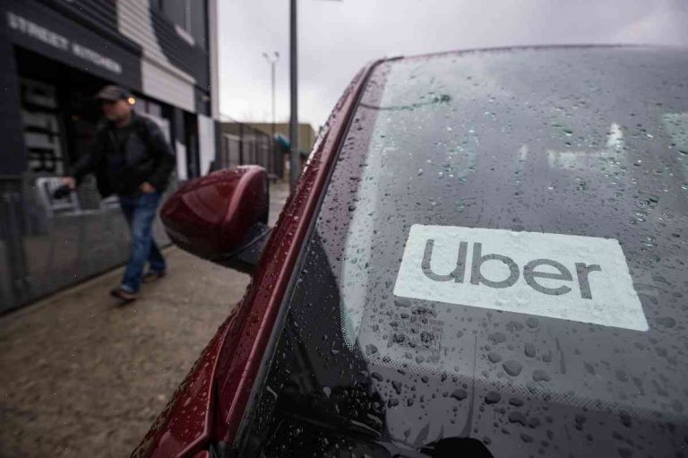 Toronto to freeze new licences for Uber