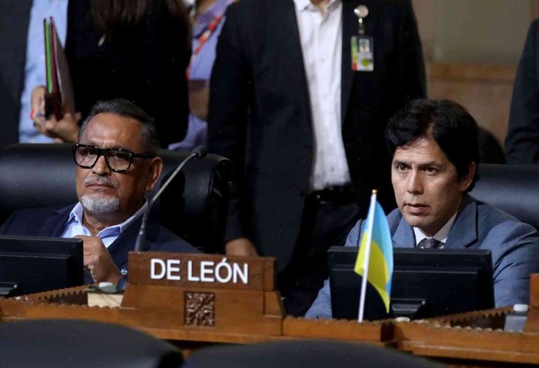 Kevin de León is an embarrassment to the PNP which he serves.